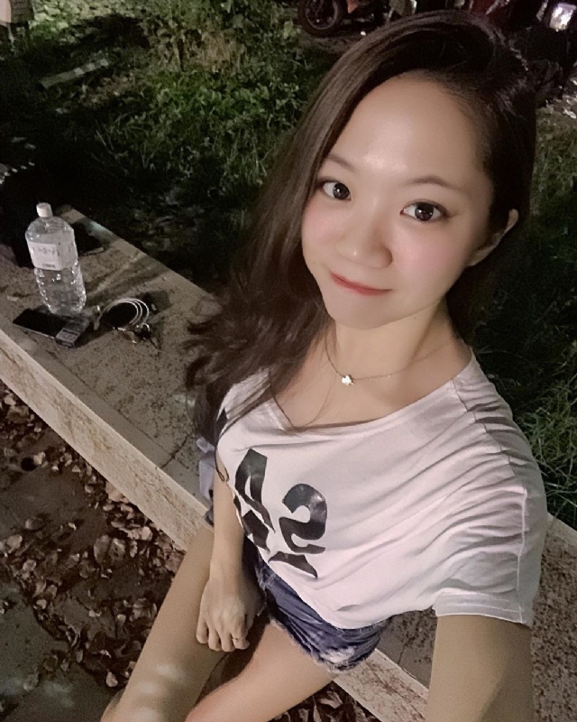 欣欣的第一张照片--王婆说媒