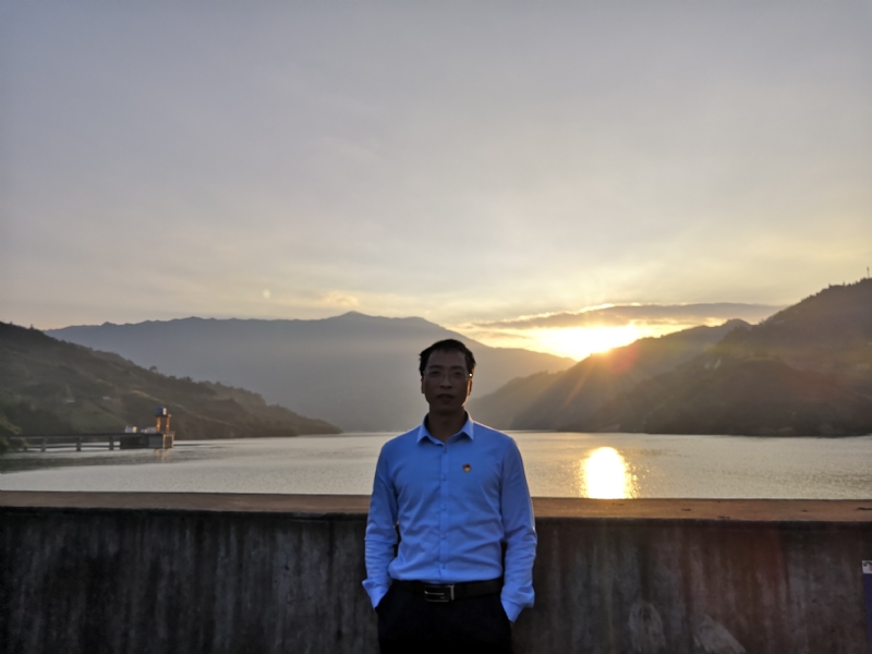 庸人自扰的第一张照片--王婆说媒