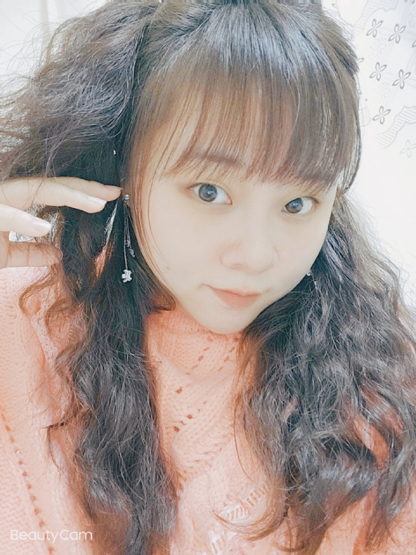 艾薇儿的第一张照片--王婆说媒