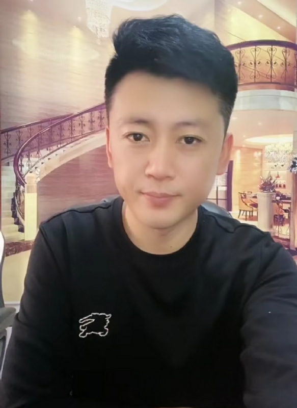 屋顶拾荒人的第三张照片--王婆说媒