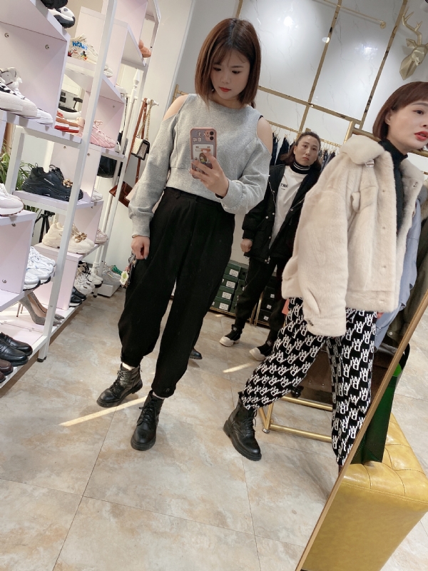 媛媛的第二张照片--王婆说媒