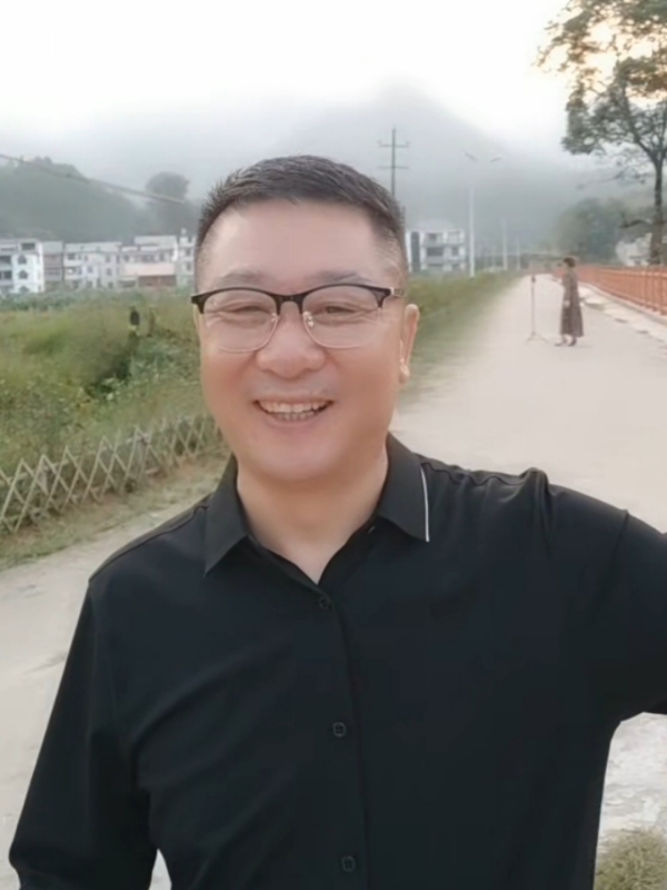 在這裡等你的第一张照片--王婆说媒