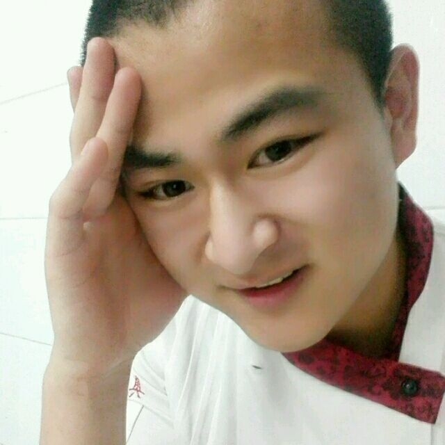 人潮拥挤的第一张照片--王婆说媒