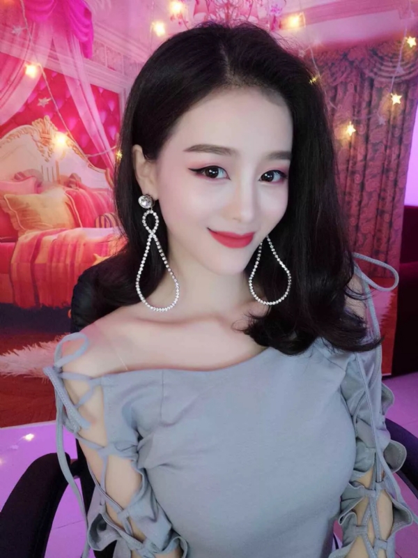 Cici的第三张照片--王婆说媒