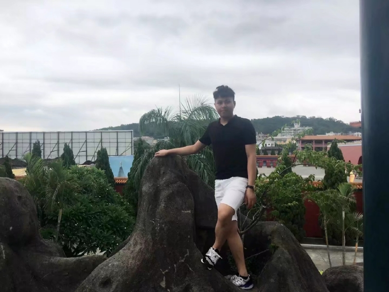 伟仔的第一张照片--王婆说媒