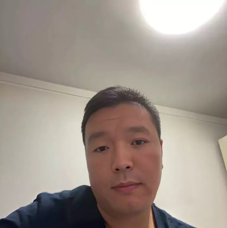 穿唐装的松鼠的第一张照片--王婆说媒