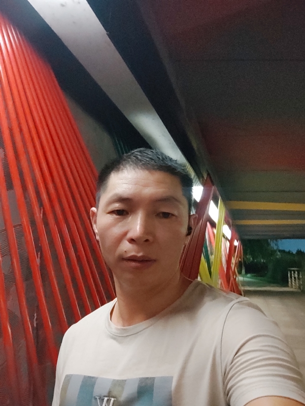 夜猫的第一张照片--王婆说媒