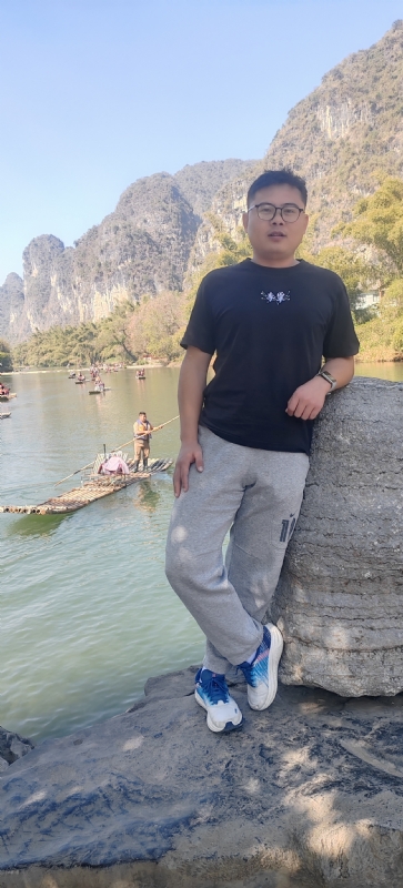 受过伤的狼的第三张照片--王婆说媒