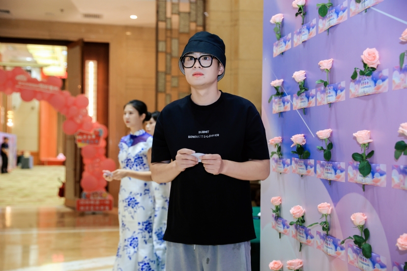被驯服的象的第一张照片--王婆说媒