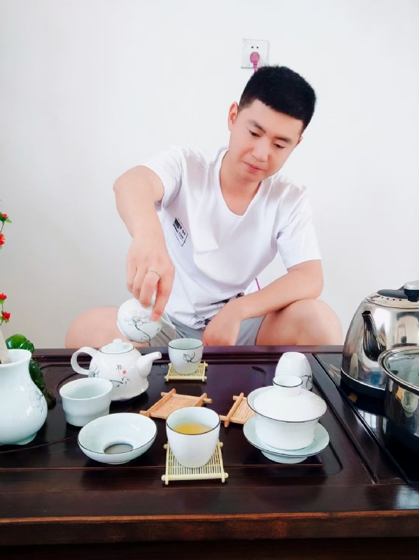 日月的第三张照片--王婆说媒