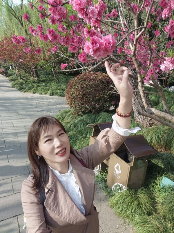 丽娜的第四张照片--王婆说媒